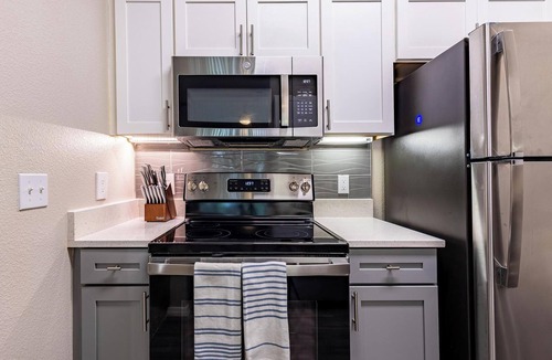 Webster Apartment | Landing | Amazing 1BD, Gym