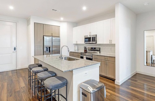 Fate Apartment | Landing | Amazing 2BD, Gym, Pool