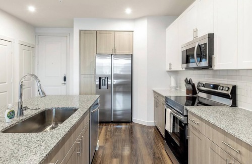 Fate Apartment | Landing | Amazing 2BD, Gym, Pool