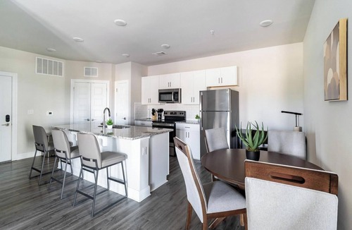 Harvey Apartment | Landing | Amazing 2BD, Gym, Clubhouse