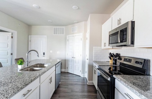 Harvey Apartment | Landing | Amazing 2BD, Gym, Clubhouse
