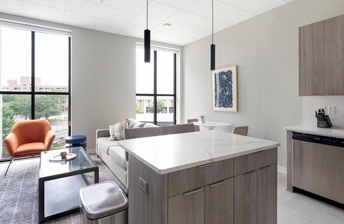 Civil Rights Historic District Apartment | Landing | Amazing 3BD in Fountain Heights