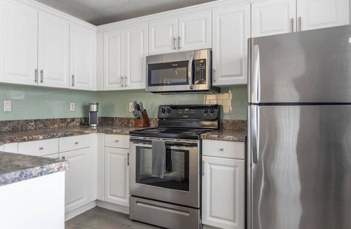 North Port Apartment | Landing | Beautiful 2BD, Tennis Court, Clubhouse
