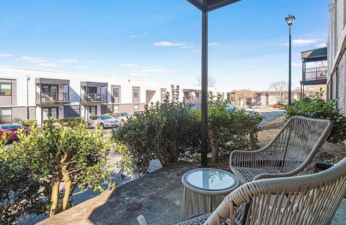 Homewood Apartment | Landing | Beautiful 2BD, Gym, Pool