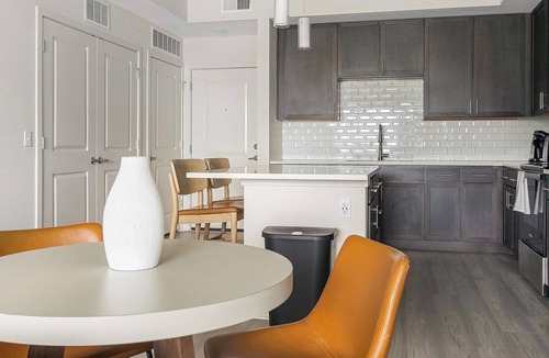 Palmetto Apartment | Landing | Beautiful 2BD, Clubhouse, Yoga Studio