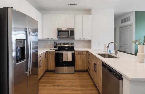 Celina Apartment | Landing | Beautiful 3BD, Courtyard, Clubhouse