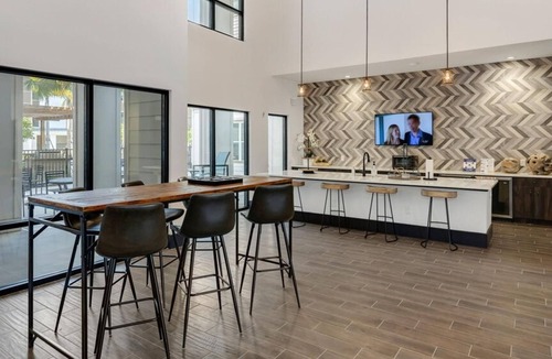 San Marco Apartment | Landing | Beautiful 1BD, Gym, Pool