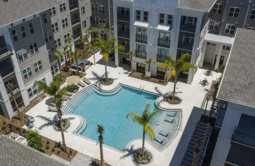 San Marco Apartment | Landing | Beautiful 1BD, Yoga Studio, Gym
