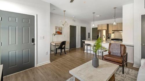 Sand Ridge Apartment | Landing Chic 1BD Gym Clubhouse
