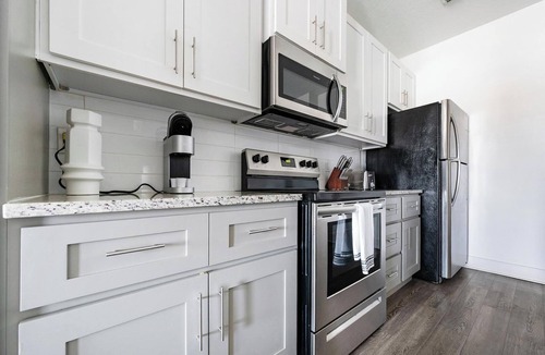 Venice Apartment | Landing | Chic 1BD, Pool, Clubhouse