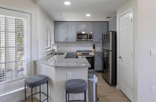 Garland Apartment | Landing | Chic 2BD, Gym