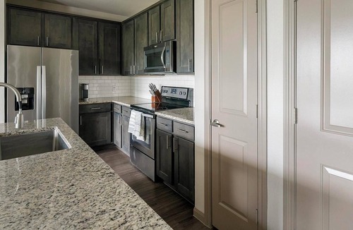 Baytown Apartment | Landing | Chic 2BD in Eastpoint
