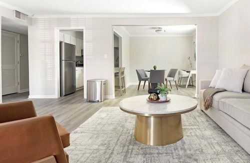 Homewood Apartment | Landing | Modern 1BD, Gym, Pool