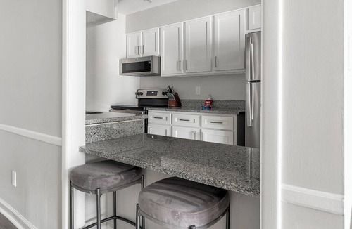 Homewood Apartment | Landing | Modern 1BD, Gym, Pool