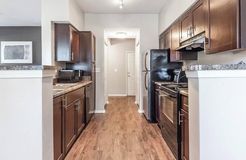 Germantown Apartment | Landing | Modern 1BD, Tennis Court, Gym
