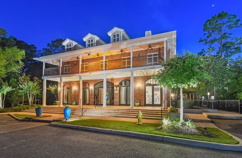 Biloxi Apartment | Landing | Modern 3BD, Pool, Gym