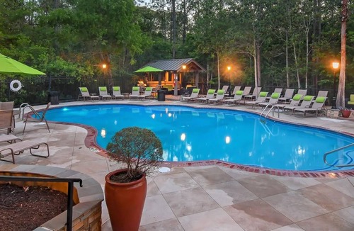 Biloxi Apartment | Landing | Modern 3BD, Pool, Gym