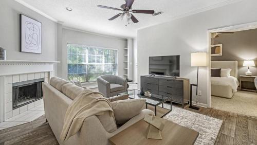 Crestline Heights Apartment | Landing Modern Apartment with Amazing Amenities (ID9997X84)