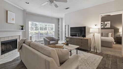 Crestline Heights Apartment | Landing Modern Apartment with Amazing Amenities (ID9147X63)