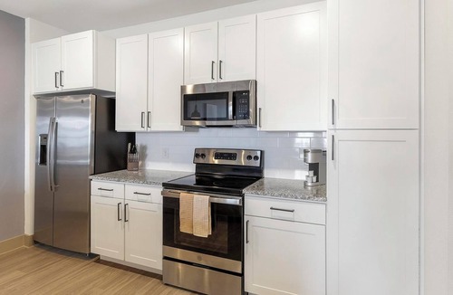 Weston Apartment | Landing | Spectacular 2BD, Yoga Studio, Game Room
