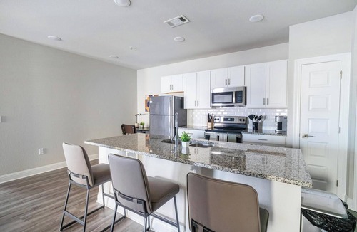 Harvey Apartment | Landing | Spectacular 2BD, Clubhouse, Gym