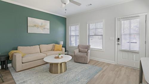 Huntsville Apartment | Landing Stunning 1BD Gym Pool