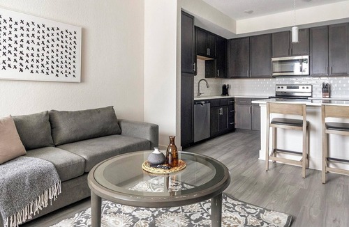 Palmetto Apartment | Landing | Stunning 1BD, Gym, Clubhouse