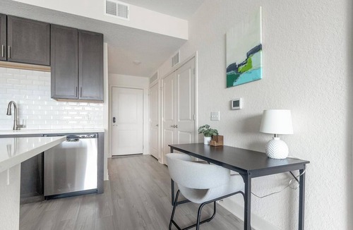 Palmetto Apartment | Landing | Stunning 2BD, Gym, Yoga Studio