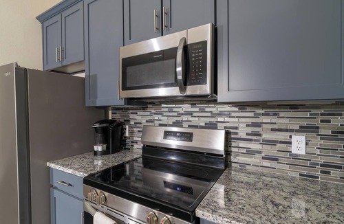 Nassau Bay Apartment | Landing | Stunning 2BD, Yoga Studio, Clubhouse