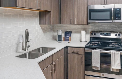 Biloxi Apartment | Landing | Stunning 3BD, Gym, Pool