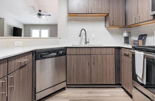 Biloxi Apartment | Landing | Stunning 3BD, Gym, Pool