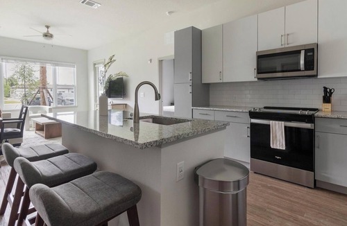 Southside Apartment | Landing | Stylish 2BD, Clubhouse, Gym