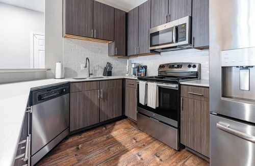 Biloxi Apartment | Landing | Stylish 2BD, Gym, Pool