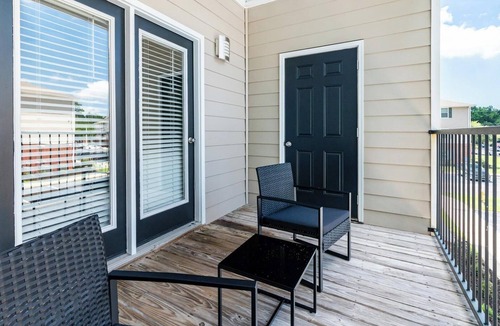 Biloxi Apartment | Landing | Stylish 2BD, Gym, Pool