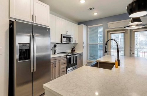 Garland Apartment | Landing | Stylish 2BD, Gym, Clubhouse