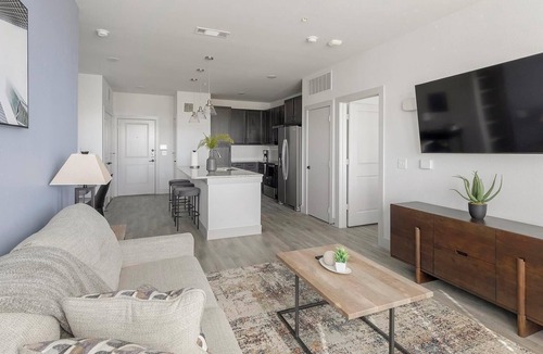 Corinth Apartment | Landing | Stylish 2BD in Corinth