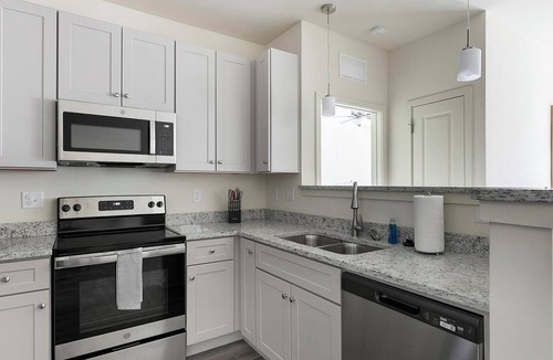 Fort Worth Apartment | Landing | Stylish 2BD in North Fort Worth