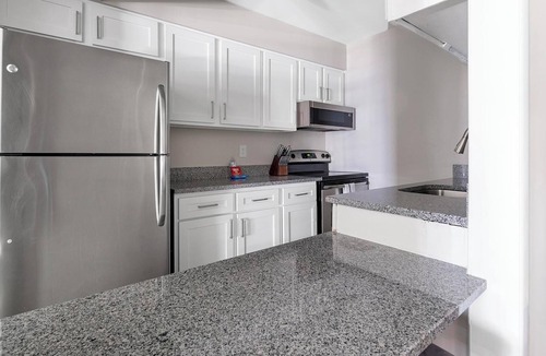 Homewood Apartment | Landing | Stylish 1BD, Pool, Gym