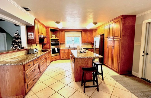 Opelousas House | Large 4 br Home on an acre in a neighborhood setting -The Cajun Nest-