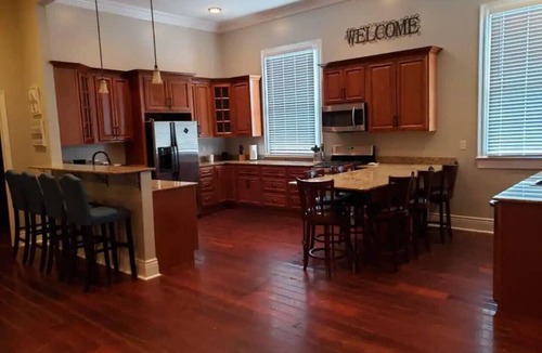 Algiers Point Apartment | Large Apartment With View