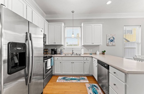 Holiday Beach House | Large Beach House w/Private Heated Pool, 5 Minute Walk to Beach & Restaurants!