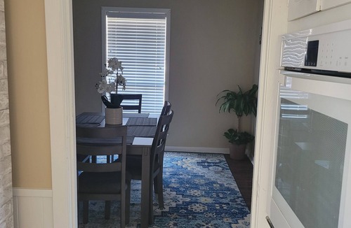 Tougaloo House | Large Cozy 4 bedroom home sleeps 8 w/pool