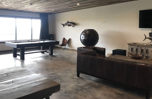 Boothville-Venice Apartment | LARGE LIVING AREA, 2 BEDROOMS, 9 BEDS, 2.5 BATHROOMS, LARGE KITCHEN, POOL TABLE