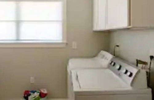 Lake Terrace & Oaks House | Large New Orleans Gem w POOL