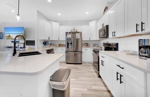 Bahama Beach House | 🏝️Large Private Yard-Walk to Beach-Casa Blanca Cove🏝️