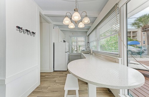 Sarasota Cottage | Large Renovated Studio-Steps to beach and walk to St. Armand's