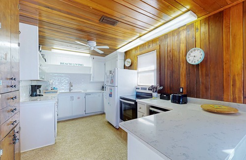 Bahama Beach House | Large, snowbird friendly beachfront home with fast WiFi - steps to sand