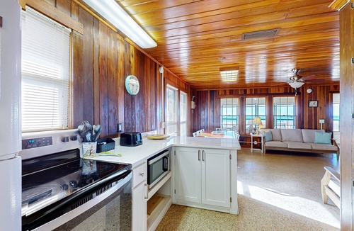 Bahama Beach House | Large, snowbird friendly beachfront home with fast WiFi - steps to sand