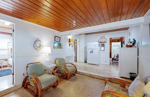 Bahama Beach House | Large, snowbird friendly beachfront home with fast WiFi - steps to sand