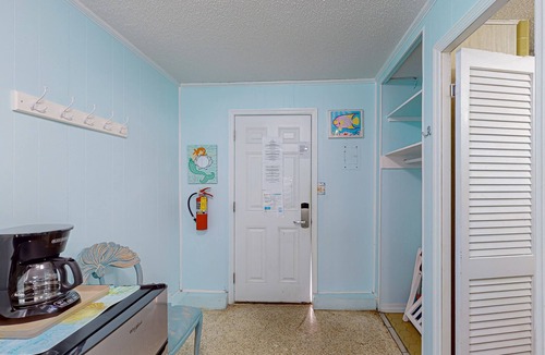 Bahama Beach House | Large, snowbird friendly beachfront home with fast WiFi - steps to sand